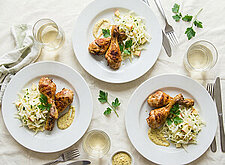 Image of Pouletschenkel mit Weisskrautsalat und Senfmayo