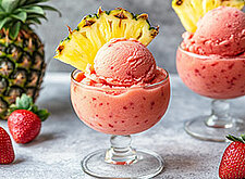 Image of Beeren-Eis-Dessert