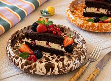 Image of Schokoladenkuchen mit Beeren