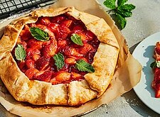Image of Saftiger Erdbeerkuchen vom Grill