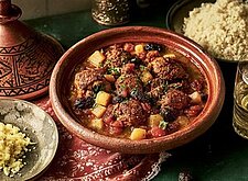 Image of Tajine mit Aprikosen und Pflaumen