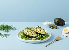 Image of Avocadohälften mit pikanter Füllung