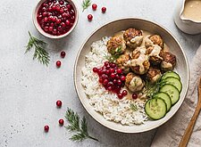 Image of Köttbullar Bowl mit Preiselbeeren
