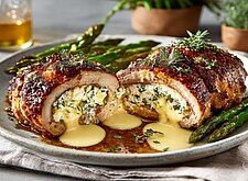 Image of Festtagsroulade gefüllt mit Spargel