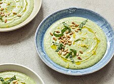 Image of Kalte Zucchini Creme mit Ricotta und Zitrone