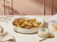 Image of Blechkartoffeln mit Dip