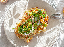 Image of Schnittlauch Käse Waffeln mit Quark