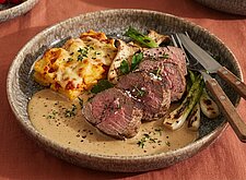 Image of Kalbsfilet auf Scamorza-Portwein-Sauce