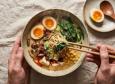 Image of Ramen Bowl mit Spinat und Jammy Egg