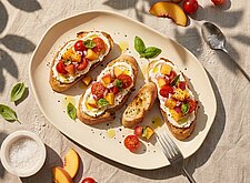 Image of Tomaten Pfirsich Bruschetta mit Ricotta