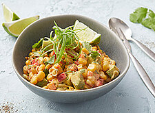 Image of Mais-Avocado-Salat mit Limette