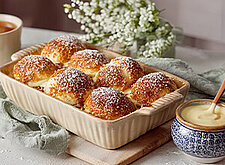 Image of Buchteln mit Vanillesauce