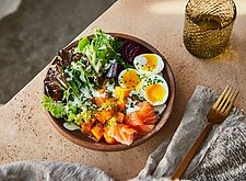 Image of Rote Bete Bowl mit geräuchertem Wildlachs