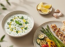 Image of Kräuterjoghurt zu Gemüse und Grillgut