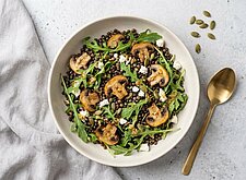 Image of Warmer Linsensalat mit gebratenen Champignons und Rucola