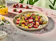 Image of Erdbeersalat mit grünem Pfeffer