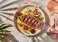Image of Lammrücken mit Gemüse und Couscous