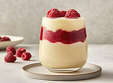 Image of Vanillecreme mit Himbeeren
