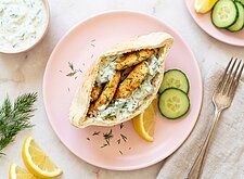 Image of Pita Taschen mit Hähnchen und Joghurtgurken