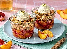 Image of Rhabarber Pfirsich Crumble im Glas