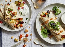 Image of Warme Wraps mit Käse und Ofengemüse