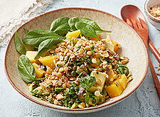 Image of Keimlinsensalat mit Mango und Avocado