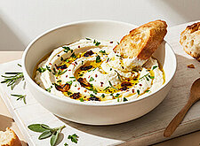 Image of Aufgeschlagene Ricotta mit Knoblauchöl