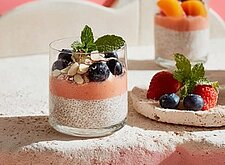 Image of Overnight Chia Pudding mit Beeren
