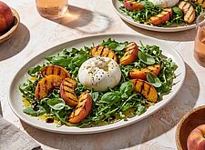 Image of Gegrillter Pfirsichsalat mit Burrata