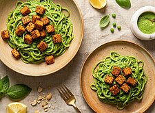 Image of Grüne Pasta mit knusprigem Tempeh
