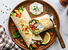 Image of Schnittlauch im Wrap mit Huhn