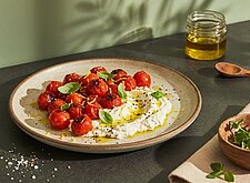 Image of Geröstete Tomaten auf Whipped Ricotta