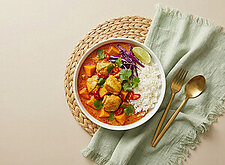 Image of Rotes Thai Curry mit Hähnchen und Süßkartoffel