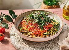 Image of Zucchini Pasta mit Tomaten und Ruccola