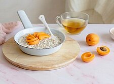 Image of Haferflocken Chia Porridge mit Marillen