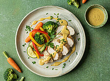 Image of Hähnchenbrust mit Gemüse und Senfsauce