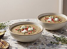 Image of Geröstete Auberginensuppe mit Ziegenfrischkäse
