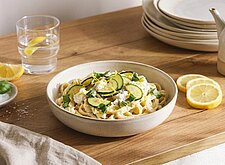 Image of Sommer Pasta mit Zucchini und Zitronenricotta