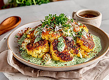 Image of Gerösteter Blumenkohl mit Grüner Tahini Sauce