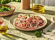 Image of Zwiebelsalat mit Sumach