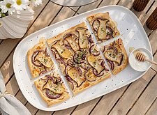 Image of Kräuterseitling Flammkuchen mit roten Zwiebeln