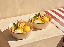 Image of Mango Eisbecher mit Kokos