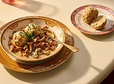 Image of Pfifferlingsgulasch mit Semmelknödel