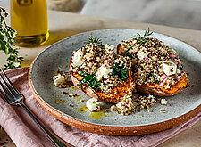 Image of Ofen-Süßkartoffel mit Quinoa und Spinat