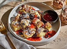 Image of Veganer Kaiserschmarrn mit Pflaumenkompott