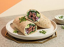 Image of Rinder Wraps mit Babyspinat und Schnittlauch Sauerrahm