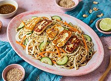 Image of Cold Ramen Salat mit Halloumi