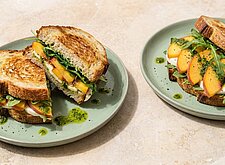 Image of Pfirsich Mozzarella Sandwich