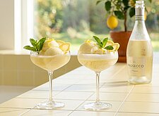 Image of Zitronensorbet mit Prosecco