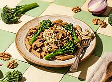 Image of Vollkornpasta mit Pilzen und Walnusspesto